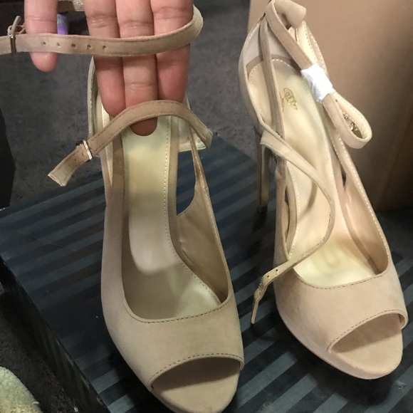 Pump with peep toe - Picture 2 of 7